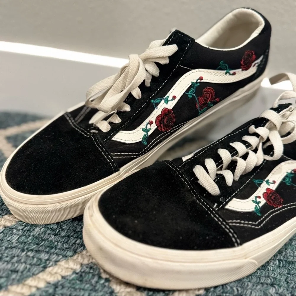 Vans Old Skool Rose Embroidered Black M9 W10.5 Rare - Picture 4 of 10